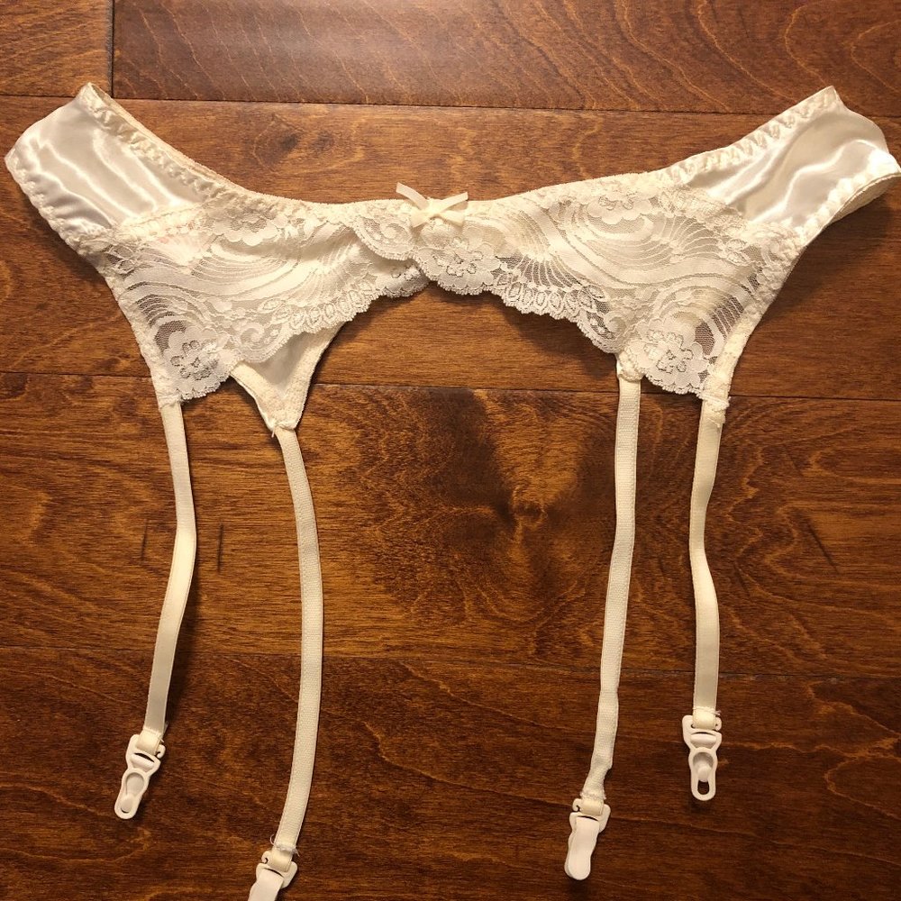 Cotillion Sexy Lace Cream Garter - Size Large